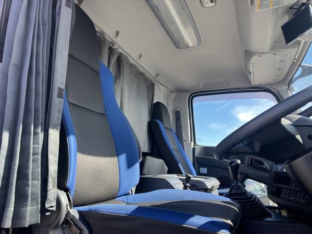 いすゞギガアルミウイング大型（10t）[写真15]