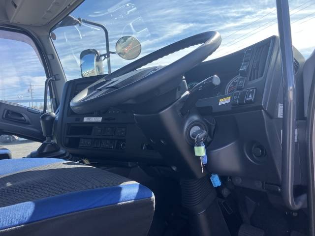 いすゞギガアルミウイング大型（10t）[写真16]