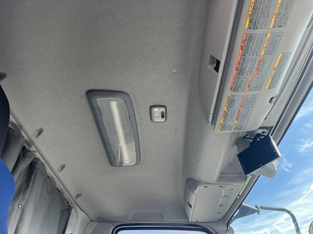 いすゞギガアルミウイング大型（10t）[写真17]