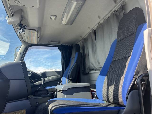 いすゞギガアルミウイング大型（10t）[写真20]