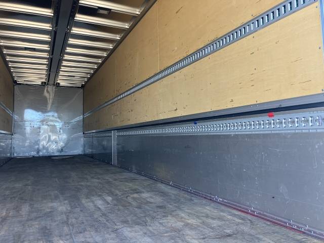 いすゞギガアルミウイング大型（10t）[写真24]