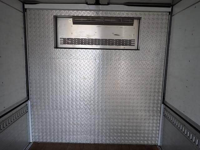 日野デュトロ冷蔵冷凍ウイング小型（2t・3t）[写真10]