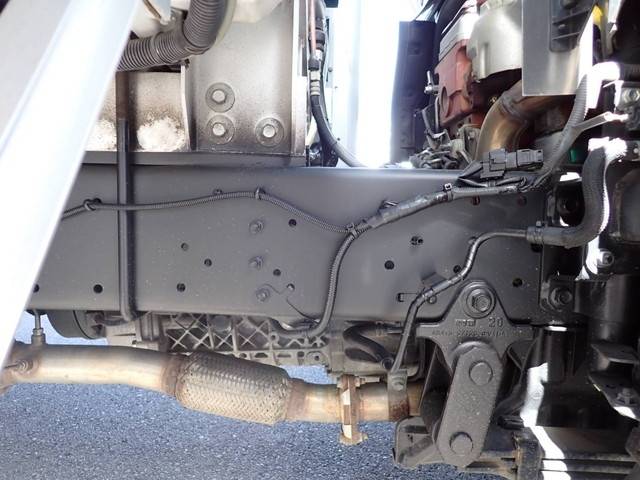 日野デュトロ冷蔵冷凍ウイング小型（2t・3t）[写真22]