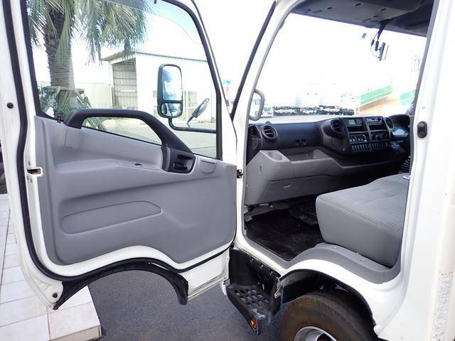 日野デュトロ冷蔵冷凍ウイング小型（2t・3t）[写真30]