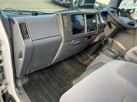 いすゞエルフ冷凍車（冷蔵車）小型（2t・3t）[写真32]