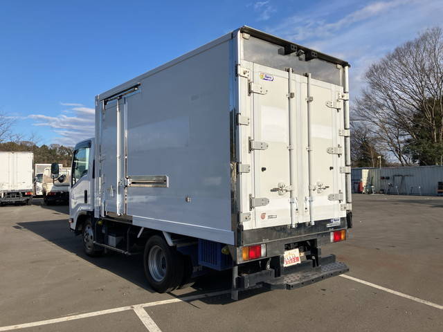 いすゞエルフ冷凍車（冷蔵車）小型（2t・3t）[写真04]