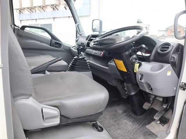 日野デュトロ平ボディ小型（2t・3t）[写真25]