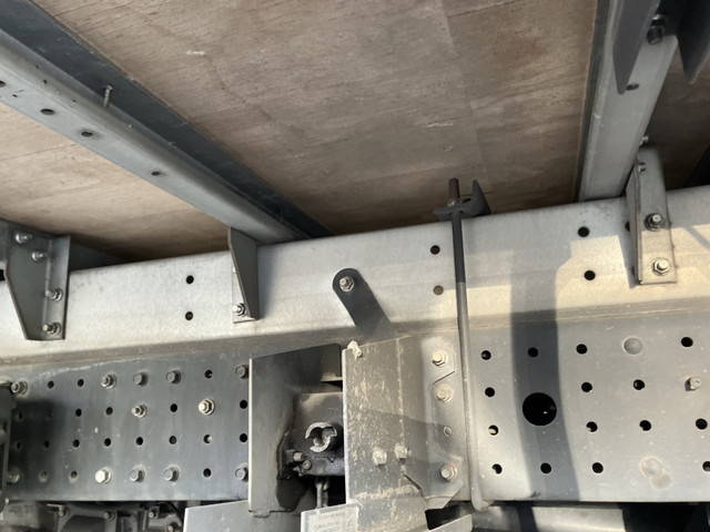 三菱ふそうキャンターガッツアルミバン小型（2t・3t）[写真17]