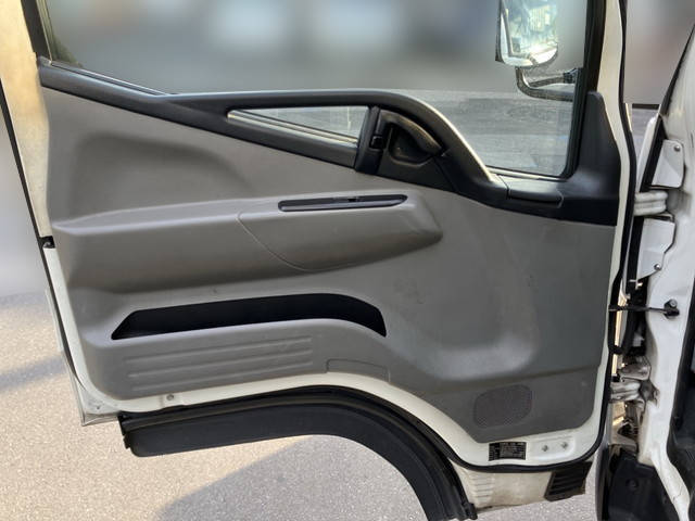 三菱ふそうキャンターガッツアルミバン小型（2t・3t）[写真22]