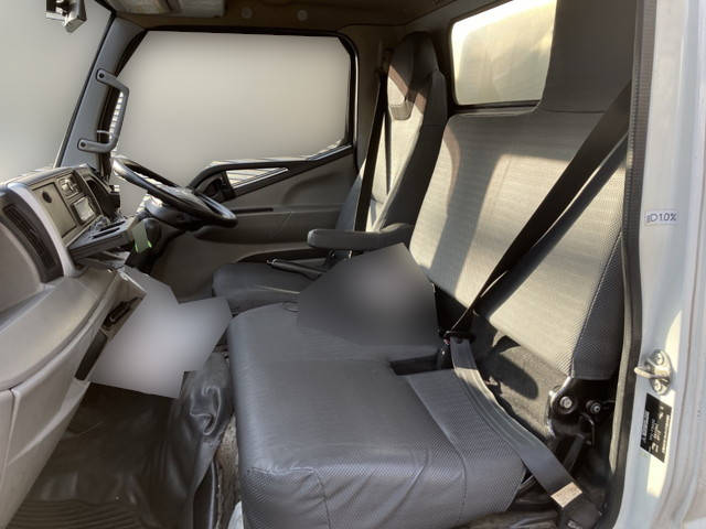 三菱ふそうキャンターガッツアルミバン小型（2t・3t）[写真24]