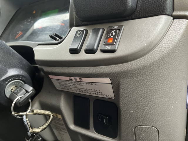 三菱ふそうキャンターガッツアルミバン小型（2t・3t）[写真33]