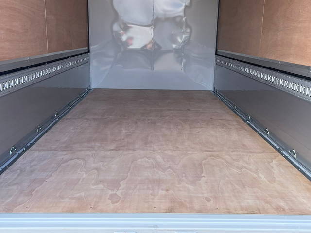 三菱ふそうキャンターアルミウイング小型（2t・3t）[写真11]