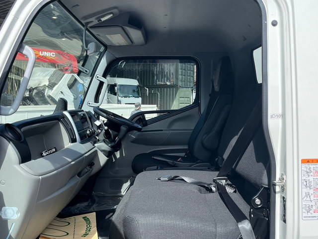 三菱ふそうキャンターアルミウイング小型（2t・3t）[写真29]