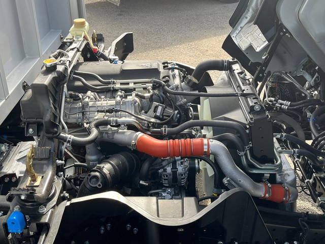 三菱ふそうキャンターアルミウイング小型（2t・3t）[写真32]