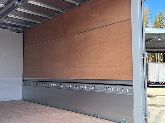 三菱ふそうキャンターアルミウイング小型（2t・3t）[写真09]