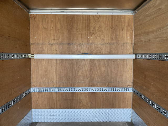 三菱ふそうキャンターアルミバン小型（2t・3t）[写真13]