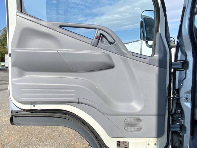 三菱ふそうキャンターアルミバン小型（2t・3t）[写真22]