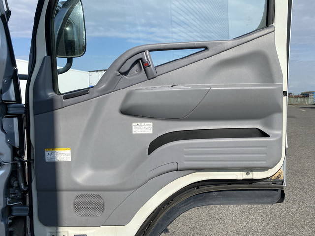 三菱ふそうキャンターアルミバン小型（2t・3t）[写真23]