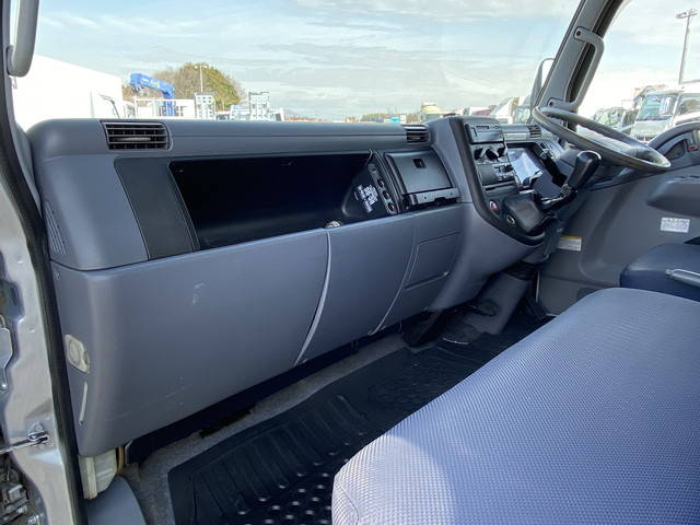 三菱ふそうキャンターアルミバン小型（2t・3t）[写真26]