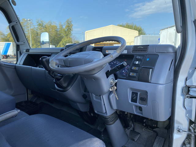 三菱ふそうキャンターアルミバン小型（2t・3t）[写真27]