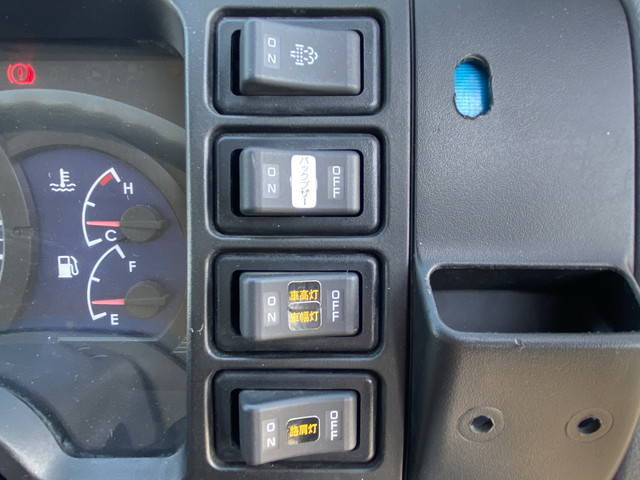 三菱ふそうキャンターアルミバン小型（2t・3t）[写真32]