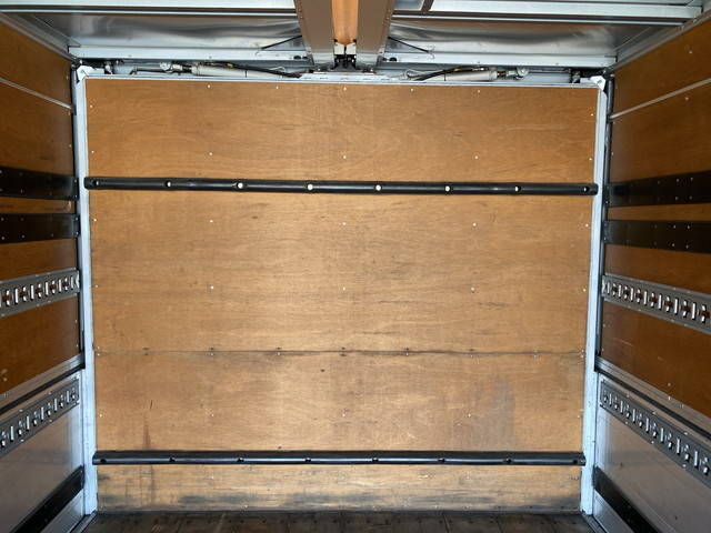 いすゞフォワードアルミウイング増トン（6t・8t）[写真11]