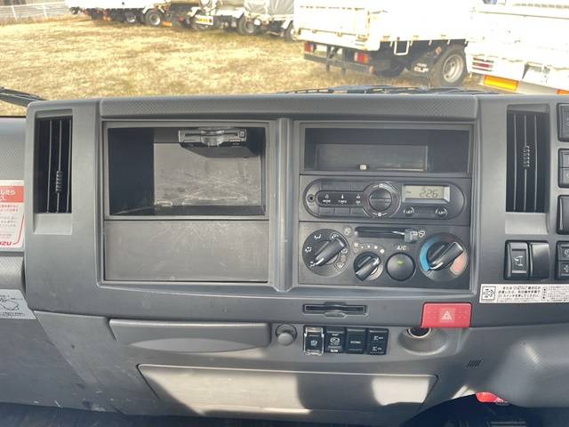 いすゞエルフセーフティローダー小型（2t・3t）[写真37]