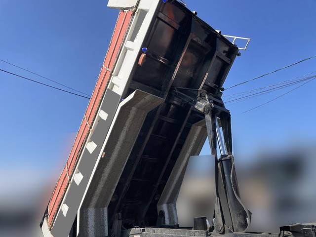 いすゞギガダンプ大型（10t）[写真14]