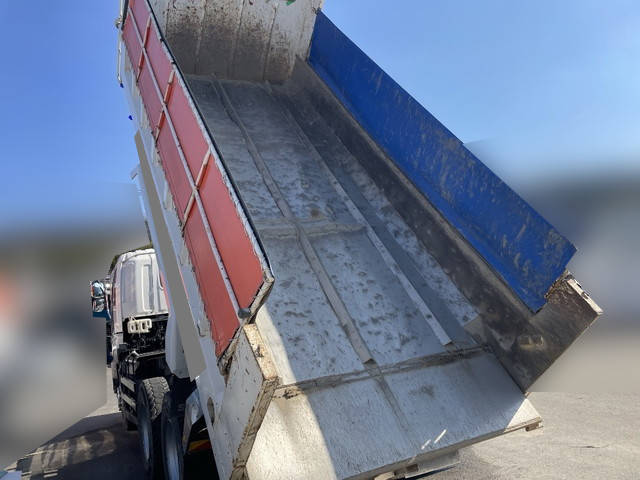 いすゞギガダンプ大型（10t）[写真09]