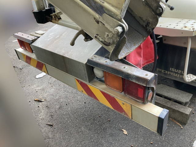 いすゞフォワードミキサー車（コンクリートミキサー）中型（4t）[写真05]