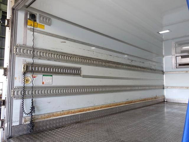 いすゞフォワード冷凍車（冷蔵車）中型（4t）[写真16]