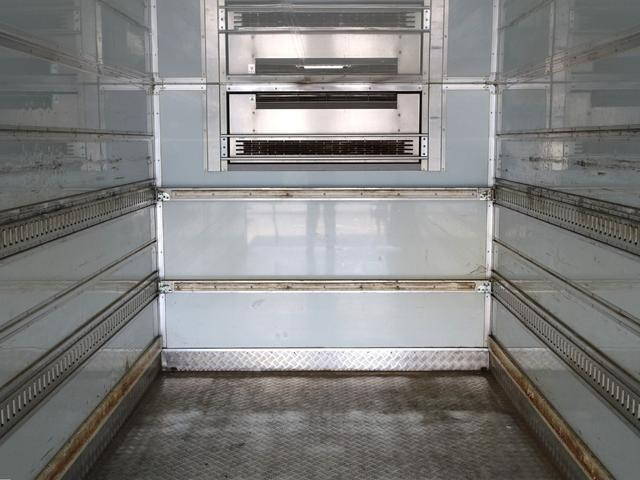 いすゞフォワード冷凍車（冷蔵車）中型（4t）[写真18]