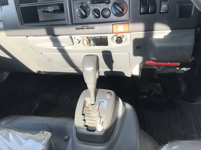 いすゞエルフ平ボディ小型（2t・3t）[写真20]