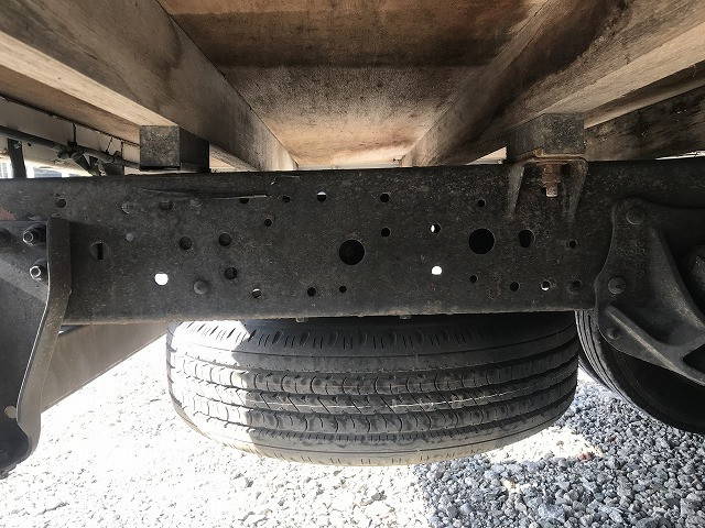 いすゞエルフ平ボディ小型（2t・3t）[写真28]