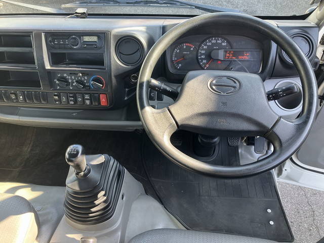 日野デュトロ平ボディ小型（2t・3t）[写真20]