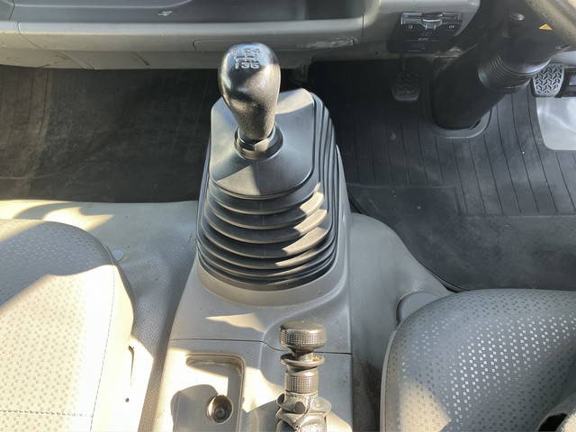 日野デュトロ平ボディ小型（2t・3t）[写真24]