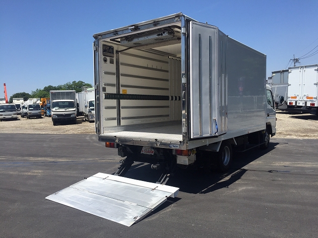 三菱ふそうキャンター冷凍車（冷蔵車）小型（2t・3t）[写真02]