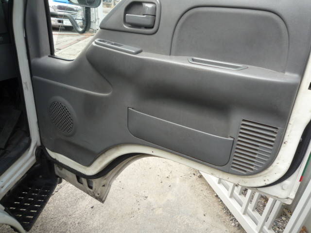 いすゞエルフ平ボディ小型（2t・3t）[写真13]