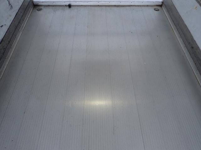 日野レンジャー冷凍車（冷蔵車）中型（4t）[写真18]