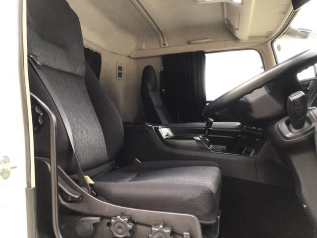 三菱ふそうスーパーグレートセルフクレーン4段大型（10t）[写真30]