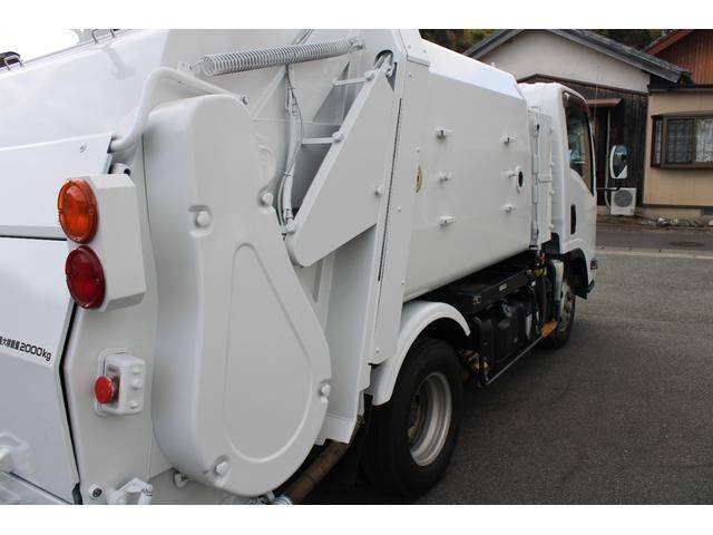 いすゞエルフパッカー車（塵芥車）小型（2t・3t）[写真10]