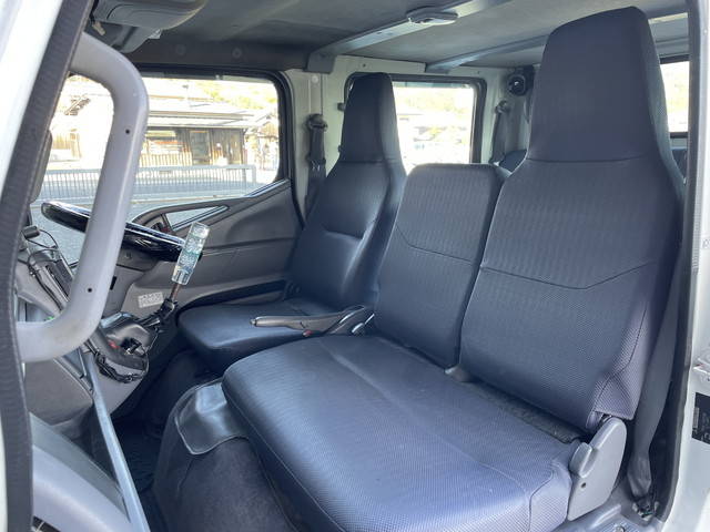 三菱ふそうキャンターガッツダブルキャブ（Wキャブ）小型（2t・3t）[写真32]