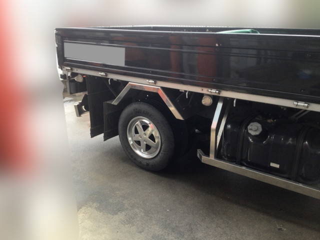 いすゞエルフ平ボディ小型（2t・3t）[写真13]