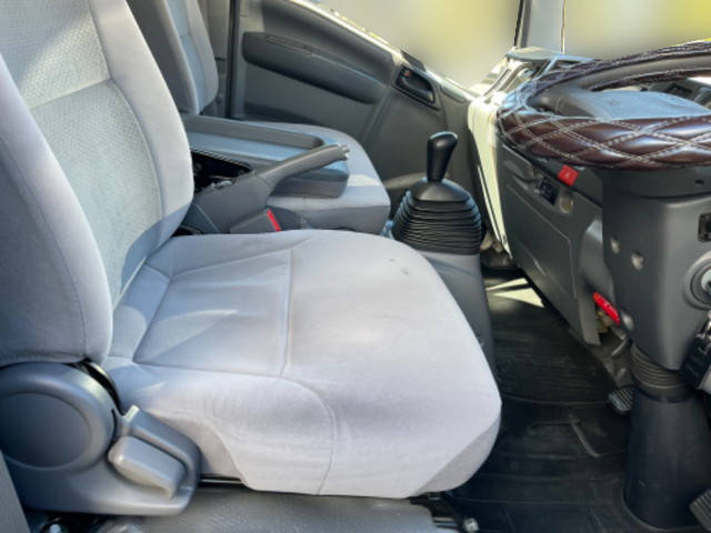 いすゞエルフアルミバン小型（2t・3t）[写真27]