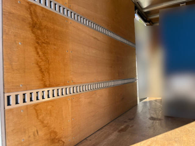 いすゞエルフアルミバン小型（2t・3t）[写真08]