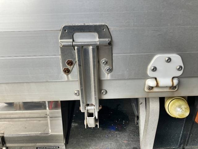 三菱ふそうファイターアルミウイング中型（4t）[写真13]