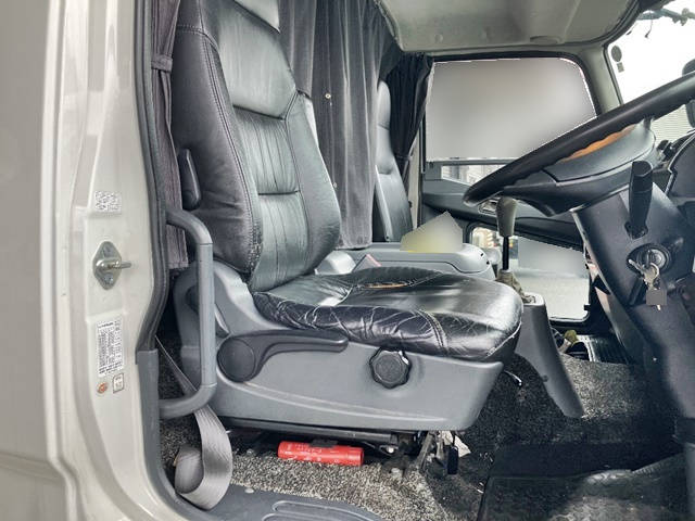 三菱ふそうファイターアルミウイング中型（4t）[写真30]