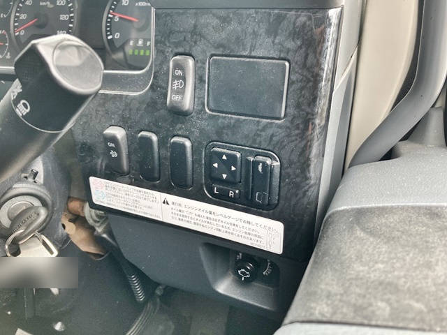 三菱ふそうファイターアルミウイング中型（4t）[写真33]