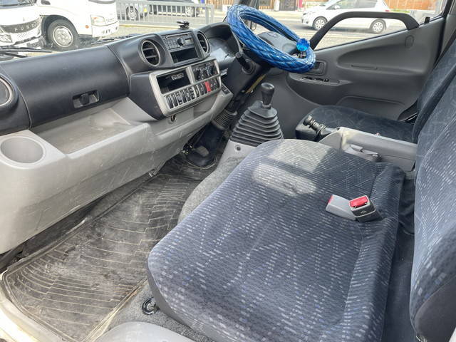 日野デュトロ平ボディ小型（2t・3t）[写真24]