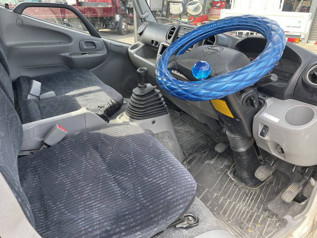 日野デュトロ平ボディ小型（2t・3t）[写真25]